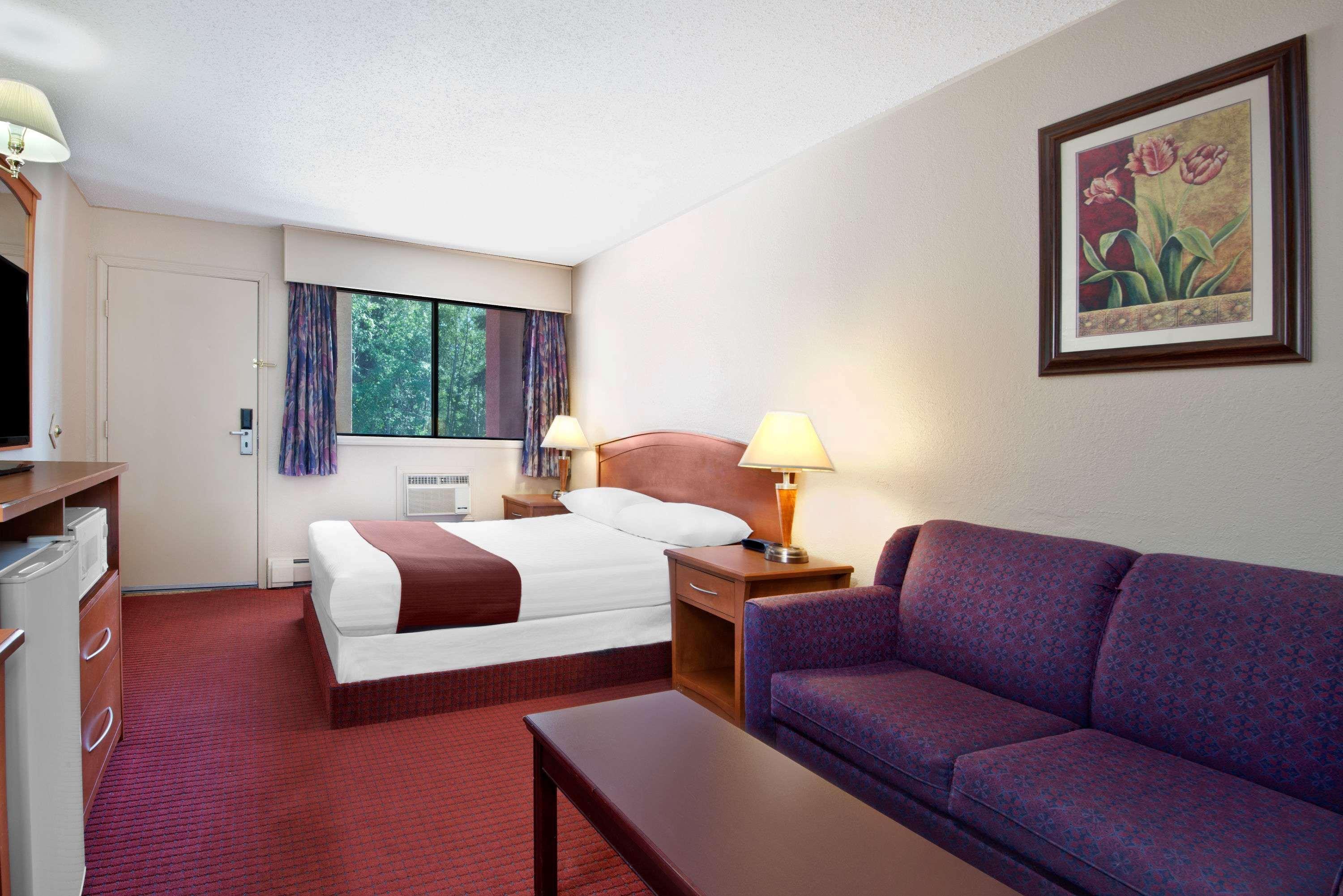 Howard Johnson By Wyndham Red Deer Exterior foto