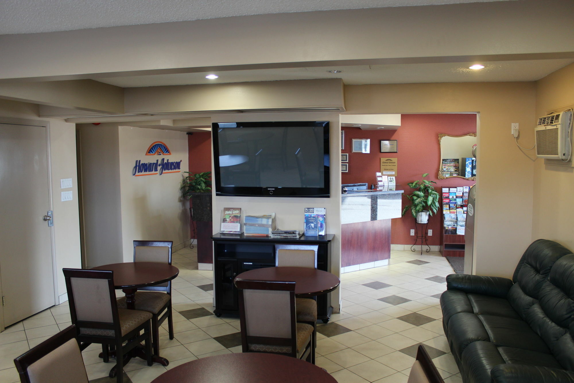 Howard Johnson By Wyndham Red Deer Exterior foto